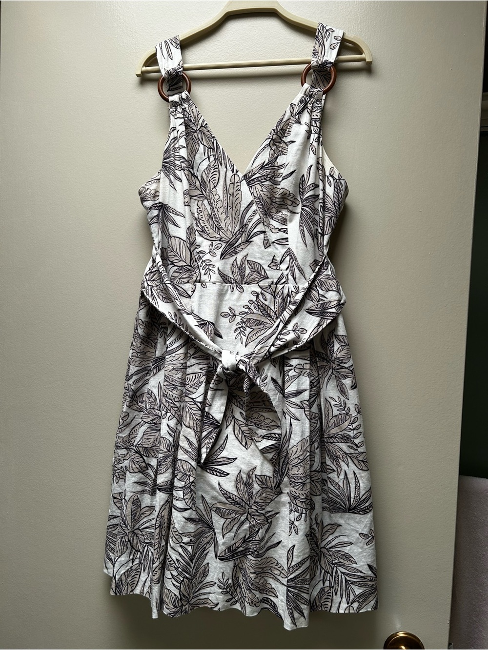 Vince Camuto White linen Dress with Black & Tan Leaf Print and Ring-Strap Detail